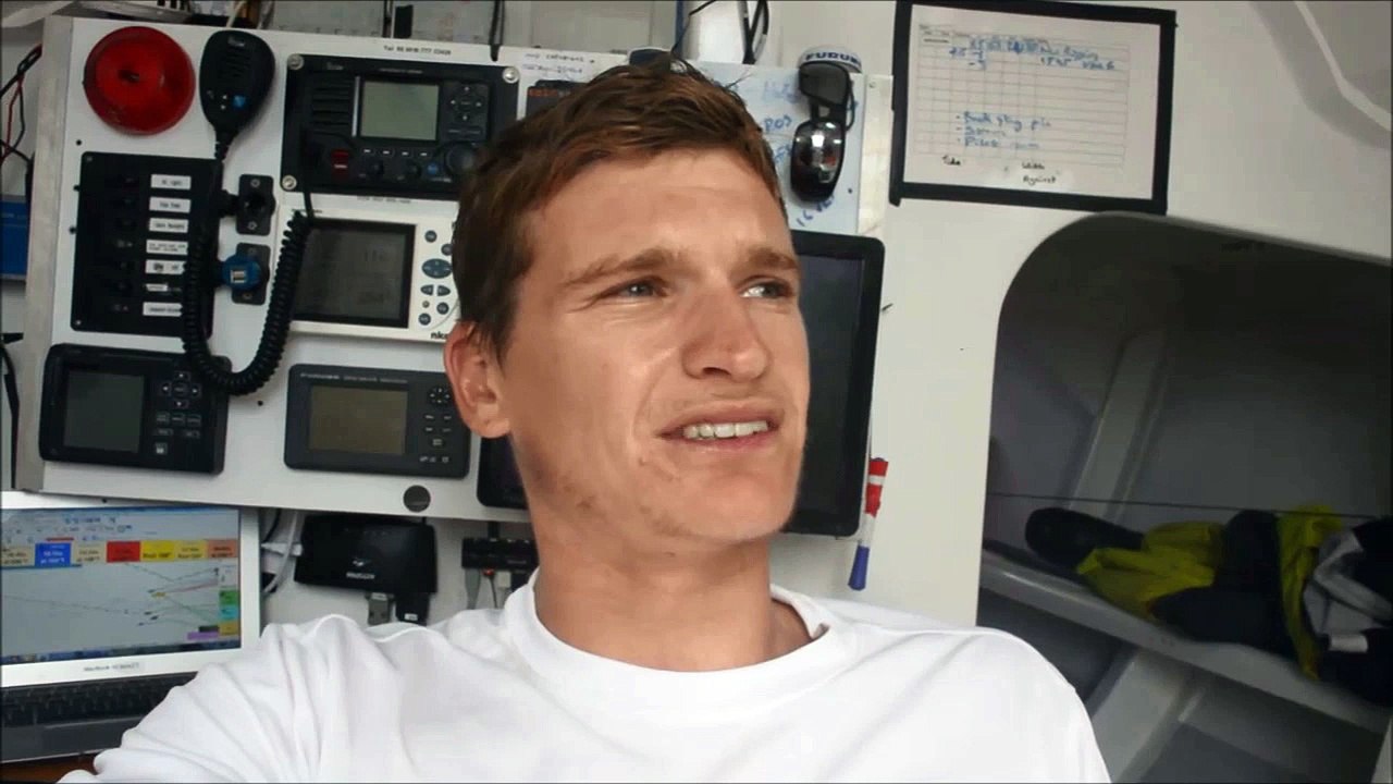 Sam joue de la batterie à bord d'Artemis !