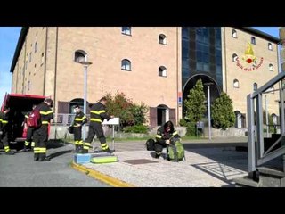 Roma - Terremoto Ecuador, partito team vigili del fuoco italiani (21.04.16)