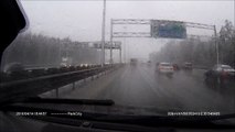 Un automobiliste se fait éclater le pare-brise par un bloc de glace sur l'autoroute