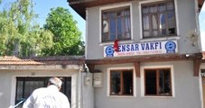 Bursa'da Ensar Vakfı Binasına Bayrak Asıp Camlarını Kırdılar
