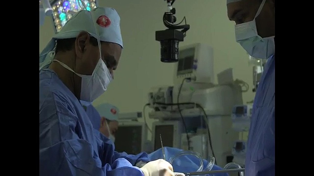Cancer surgery broadcast live in virtual reality