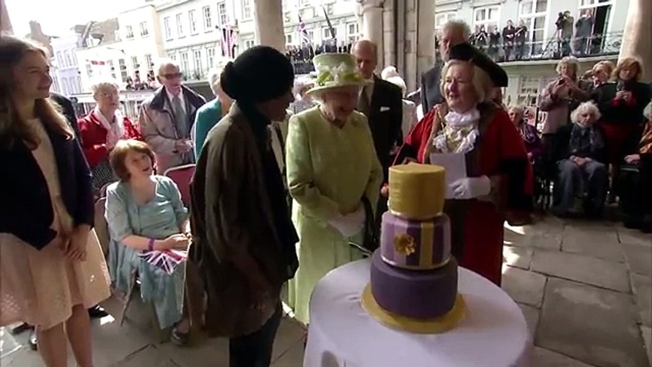 Bake Off winner Nadiya made birthday cake of Queen