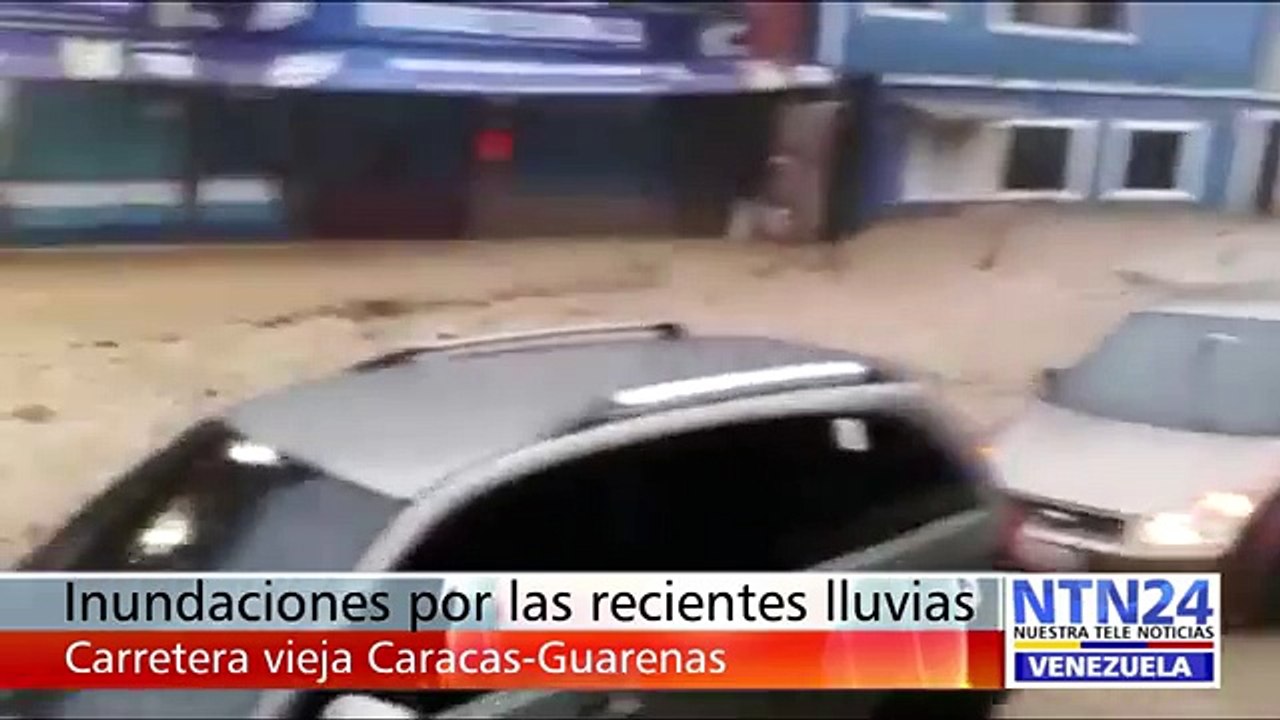 Carretera vieja Caracas-Guarenas bajo el agua