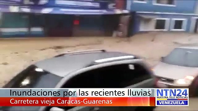 Carretera vieja Caracas-Guarenas bajo el agua