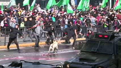 Primera marcha estudiantil del año en Chile con incidentes