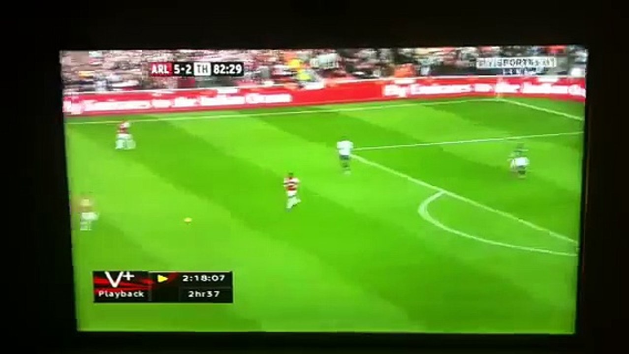 Robin Van Persie (RVP) Making The Chickens Run Around Headless