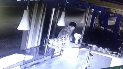 Akıl almaz hırsızlık güvenlik kamerasında