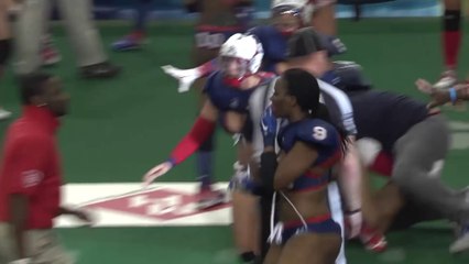 Une footballeuse américaine renverse une bière et déclenche une bagarre... Sport délicat ? Vraiment ?