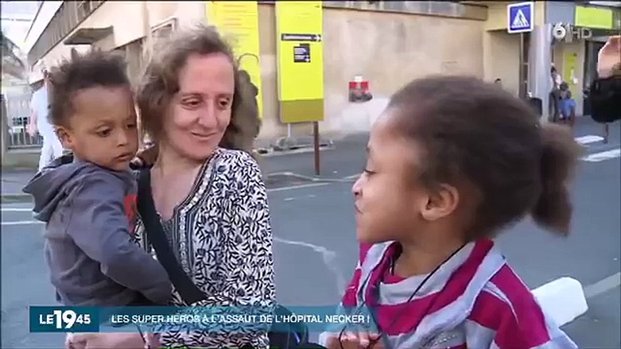 Des supers-héros en visite dans un hôpital pour enfants