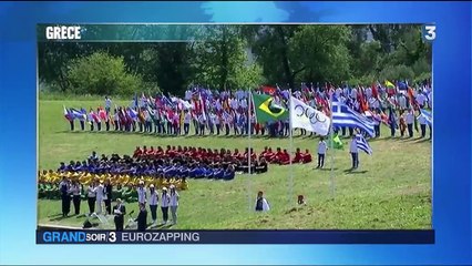 Eurozapping : la flamme olympique s'allume en Grèce