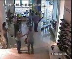 Une tornade ultra violente filmée depuis une caméra de magasin