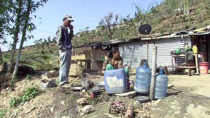 Népal: un an après des victimes attendent encore d'être relogées