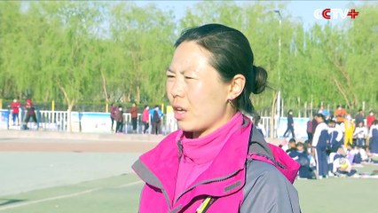 Un enfant emporté dans les airs par un incroyable tourbillon de poussière en Chine