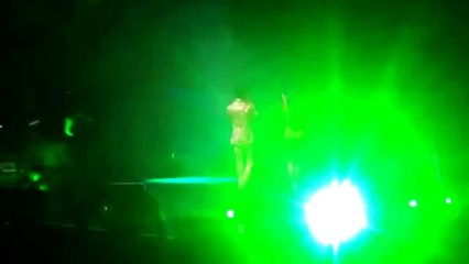 Принс выгнал Ким Кардашьян со сцены / Prince Kicks Kim Kardashian off the stage