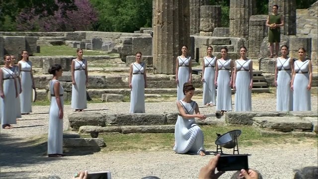 オリンピック発祥の地からリオ五輪の聖火リレーがスタート