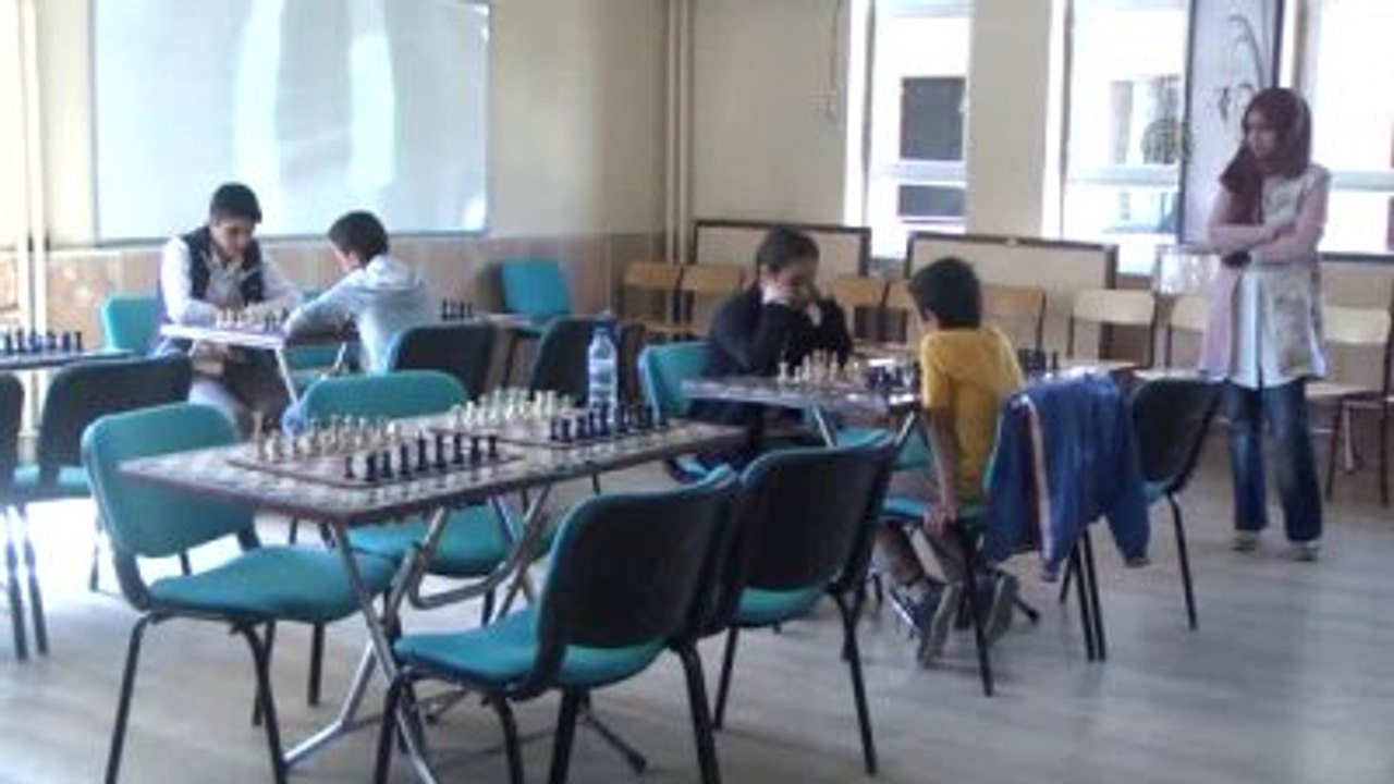 Şemdinli'de Satranç Turnuvası Düzenlendi