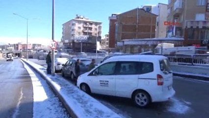 Erzurum'a İlkbahar Karı Yağdı