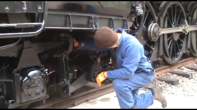 Comment démarrer une vielle locomotive à vapeur