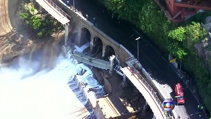 Rio's cliff edge bike lane collapses killing two people