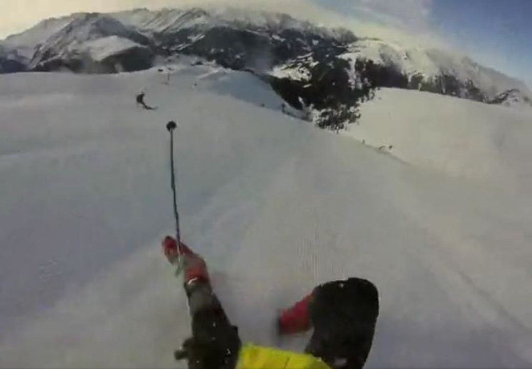 Un skieur amateur dévale un pente de 1200 mètres avant de finir dans les filets de sécurité