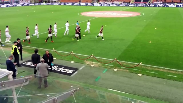 Le Haka ridicule des (faux) joueurs du Milan AC