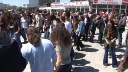 Akademisyenlere Adliye Bahçesinde Destek