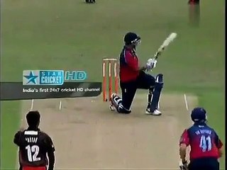 Azhar Mahmood vs Abdul Razzaq