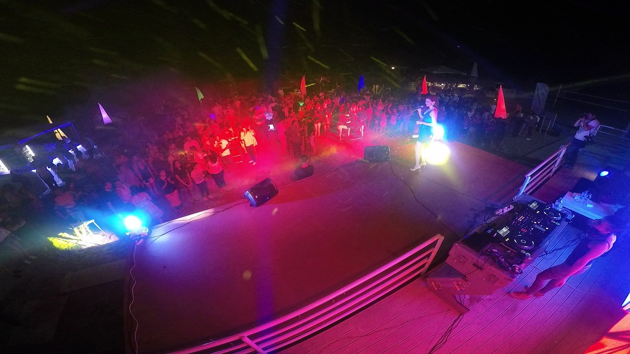 Ayşe Hatun Önal - Çeksene Elini (Harry's Palm Beach - Alanya)