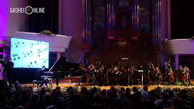 Алексей Романов без кистей рук играет мелодию из Сумерек