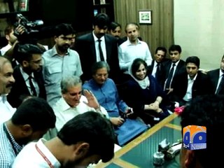 Скачать видео: Shah Mehmood Qureshi discusses Panama Leaks with LHC bar -22 April 2016