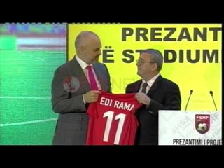 Kryeministri merr fanellën e Kombetares me nr 11, Ramës: I bën Zahos - Ora News-