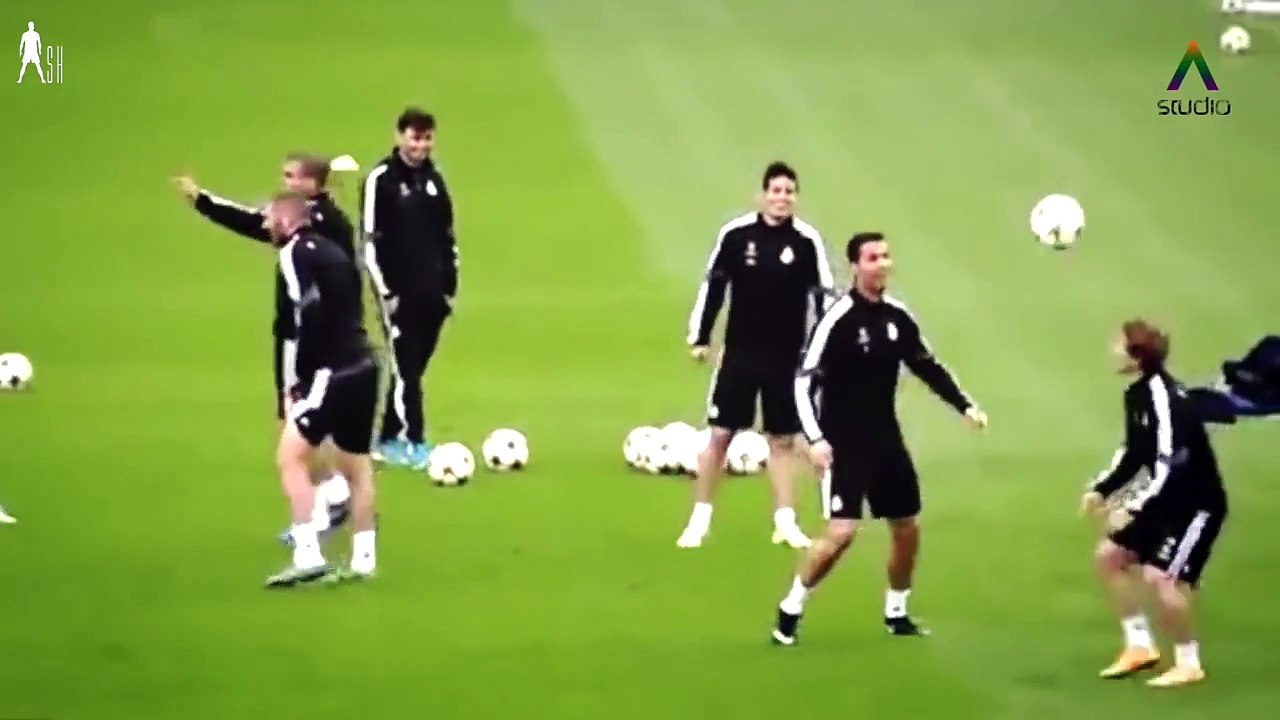 Cristiano Ronaldo ● Freestyle ● Crazy Tricks