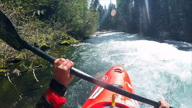Vidéo : le drop de 21 mètres en kayak de Nouria Newman