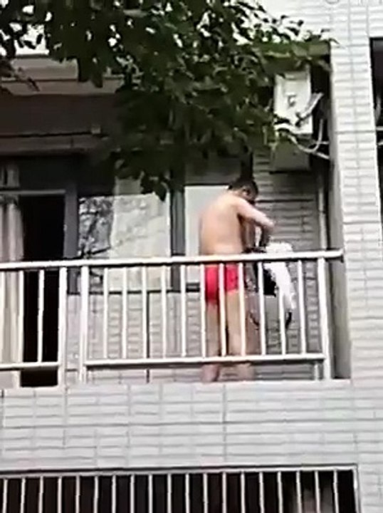 nhảy lầu thoát thân khi bị phát hiện lấy vợ người ..........
