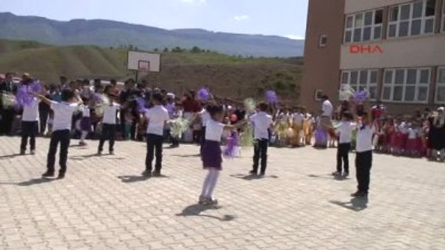 Şemdinli Irak Sınırındaki Derecik Beldesi'nde 23 Nisan Coşkusu