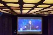 باسم يوسف يتعرض لشتائم بألفاظ خارجة من سيدة مصرية بلندن خلال عرض مسرحى يحرض ضد مصر