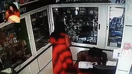 Voleuse prise par la caméra de surveillance