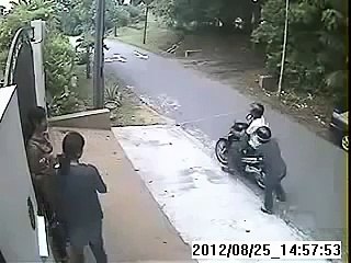 Indian Girls and Chain Snatchers in Bangalore India