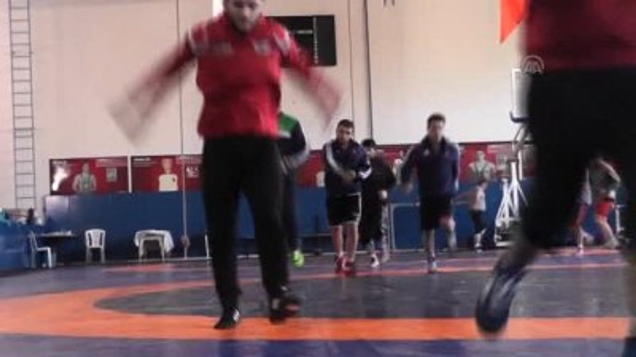 Serbest Güreş Milli Takımı Elmadağ'da Kampa Girdi