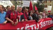 Shqiptarët e Shkupit, protestë paqësore para Parlamentit - Top Channel Albania - News - Lajme