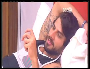 "Se é para pegar, pega direito.  Vai pegar pra dar um beijo?"