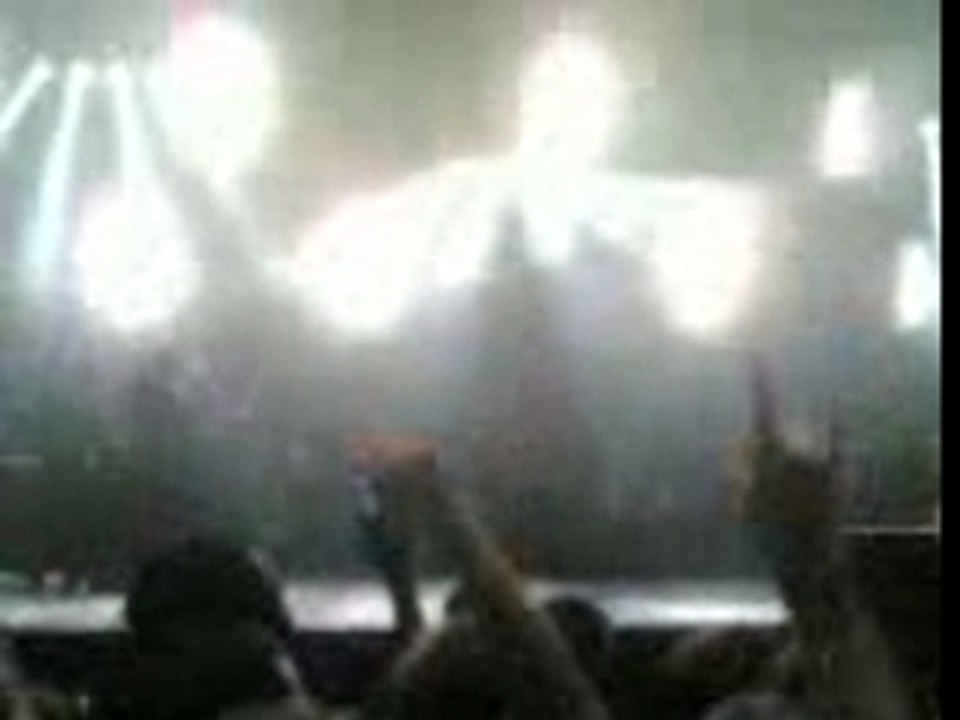 Arrivée en scene avril lavigne europe 2 live 2007 zenith