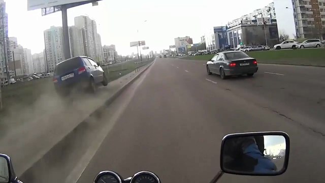 Ce motard est passé très près de la mort