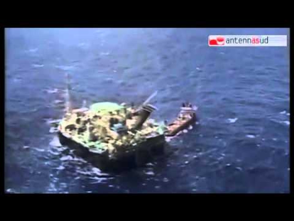 Tg Antenna Sud - Renzi porge a Emiliano il ramoscello della pace