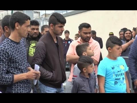 Napoli - Scongiurato sgombero del campo rom (22.04.16)