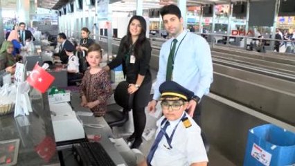 Havalimanında Yolculara Çocuk Süprizi