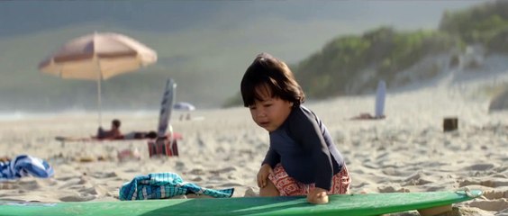 Ces bébés surfeurs avec leurs versions adultes réunis dans cette vidéo impressionnante !