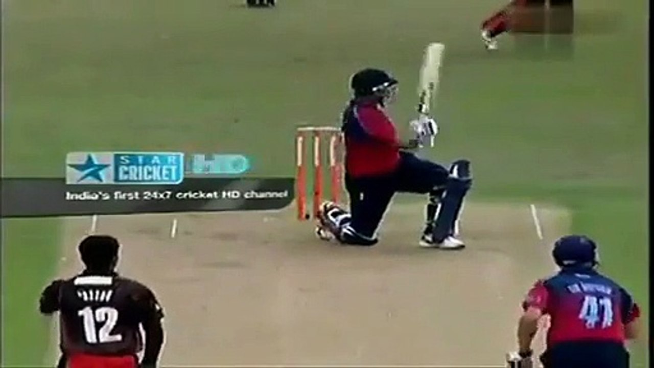 AZHAR MAHMOOD VS ABDUL RAZZAQ