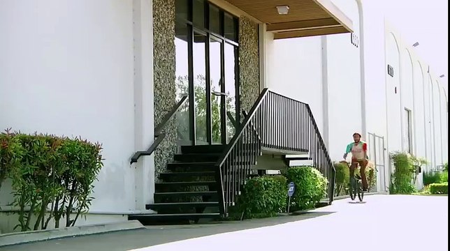Mike Mastroni's section from Volume Bikes' The Finer Things video is soooooo good. Here's just two of the clips