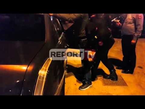 Report TV - Durrës, shoqërohen në polici 12 striptiste, një prej tyre e mitur